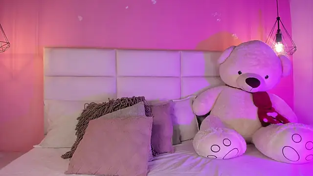 KarolyneLune online show from April 19, 7:49 pm