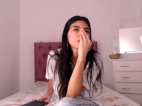 Sweet Scarlett  online show from April 7, 1:44 pm