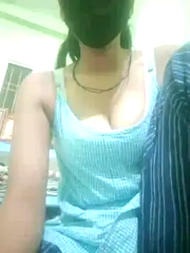 Snapshot of nidhiyadav00 chatting on April 17, 6:11 pm nidhiyadav00 online show from April 17, 6:11 pm