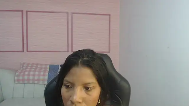 Snapshot of emily_smith_t chatting on March 17, 7:28 pm emily smith t online show from March 17, 7:28 pm