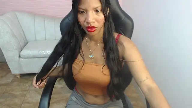 Snapshot of emily_smith_t chatting on March 23, 7:18 pm emily smith t online show from March 23, 7:18 pm