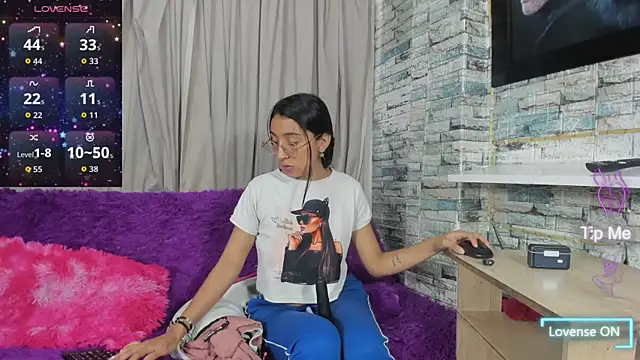 NoahAndBunny online show from June 2, 11:56 am