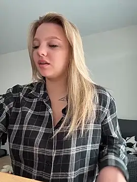 bettyloveu online show from April 8, 4:23 am