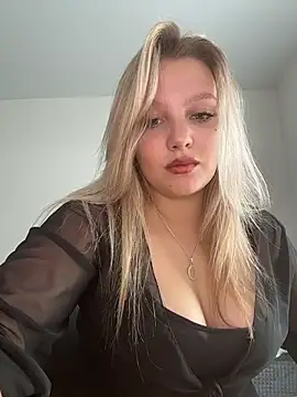 bettyloveu online show from June 3, 4:15 am