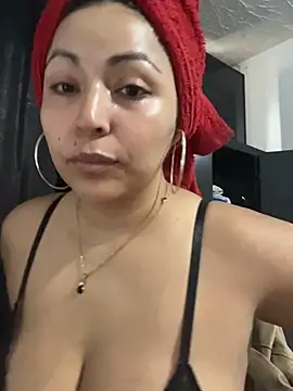 Snapshot of karlyprintt chatting on June 23, 1:31 pm karlyprintt online show from June 23, 1:31 pm