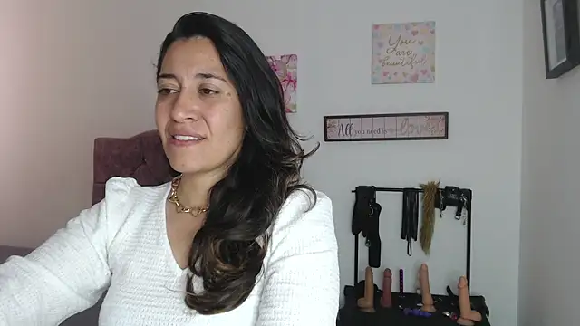 Snapshot of violeta_scott chatting on June 15, 2:30 pm violeta scott online show from June 15, 2:30 pm