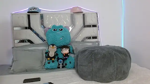 Snapshot of tiam_muller_fenix chatting on May 22, 12:51 am tiam muller fenix online show from May 22, 12:51 am