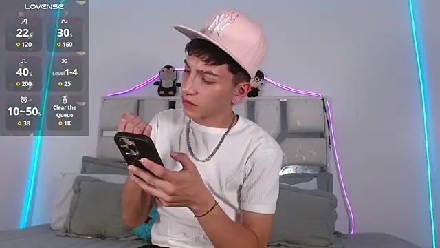 Snapshot of tiam_muller_fenix chatting on June 4, 2:39 am tiam muller fenix online show from June 4, 2:39 am