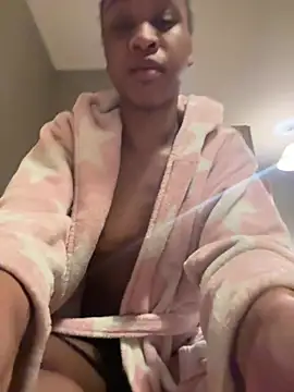 Halligirl online show from March 13, 1:45 am