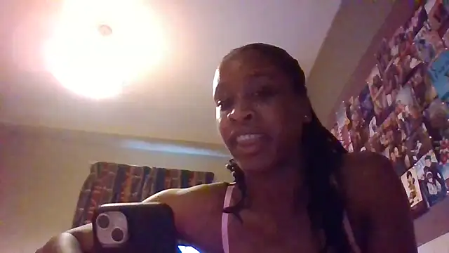 Halligirl online show from May 8, 4:56 pm