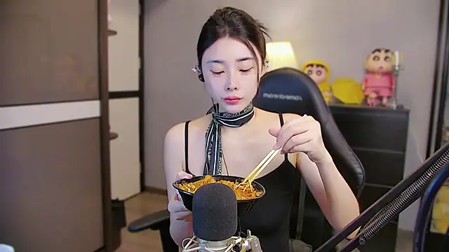 XiaoYuBao- online show from July 12, 8:33 pm