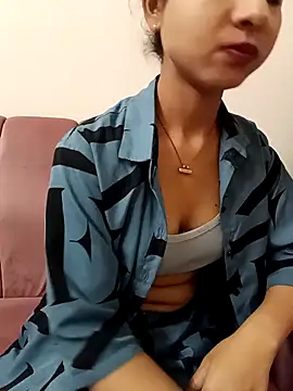 ritika gupta02 online show from April 10, 3:50 pm