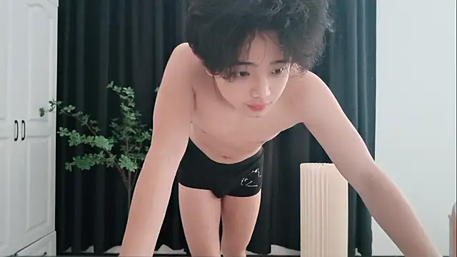 Snapshot of ZH-HUAHUA chatting on March 15, 6:30 am ZH-HUAHUA online show from March 15, 6:30 am