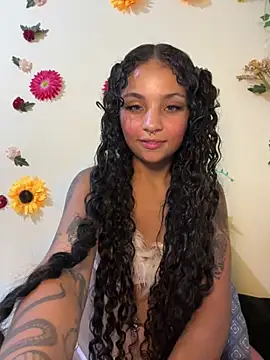 Snapshot of SpidderSecret chatting on April 3, 6:44 am SpidderSecret online show from April 3, 6:44 am