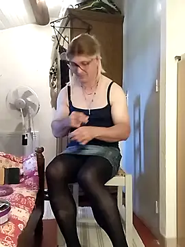 stephie83 online show from May 17, 3:52 pm