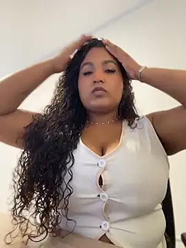 Snapshot of GaiaMuse chatting on May 6, 8:14 pm GaiaMuse online show from May 6, 8:14 pm