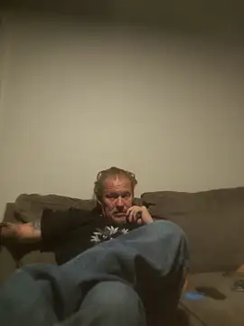 yourMasterisBored online show from April 3, 2:31 am