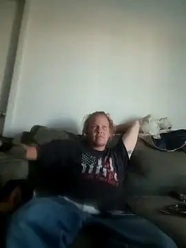 Snapshot of yourMasterisBored chatting on May 9, 12:38 am yourMasterisBored online show from May 9, 12:38 am