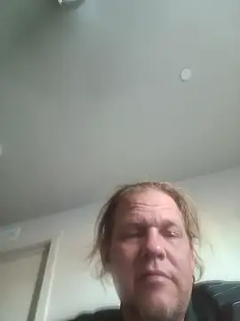 Snapshot of yourMasterisBored chatting on May 15, 12:39 am yourMasterisBored online show from May 15, 12:39 am