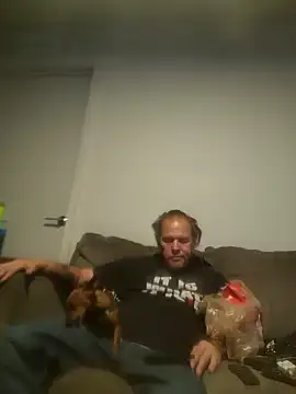 Snapshot of yourMasterisBored chatting on May 23, 2:39 am yourMasterisBored online show from May 23, 2:39 am