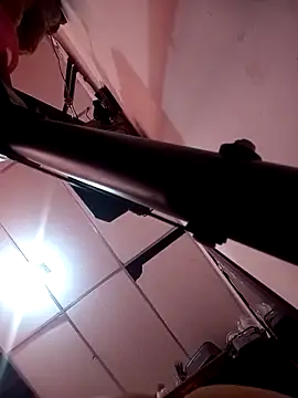 Snapshot of catalin6900 chatting on March 25, 1:39 pm catalin6900 online show from March 25, 1:39 pm