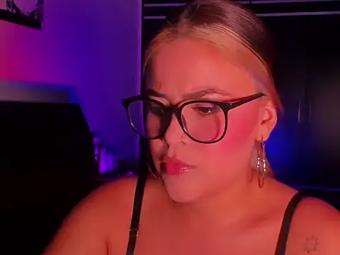 Snapshot of veronicabrown_xxx chatting on March 23, 4:16 am veronicabrown xxx online show from March 23, 4:16 am