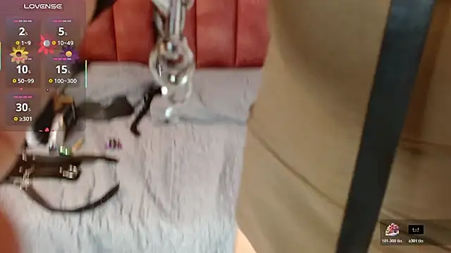 Snapshot of hilaryythompson chatting on May 13, 8:27 pm hilaryythompson online show from May 13, 8:27 pm