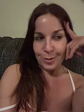 petitehotwife4u online show from April 19, 8:33 pm