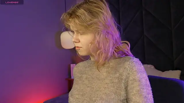 Snapshot of ElizabethVane chatting on April 22, 5:43 am ElizabethVane online show from April 22, 5:43 am