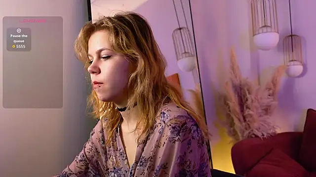 Snapshot of ElizabethVane chatting on April 23, 5:41 am ElizabethVane online show from April 23, 5:41 am