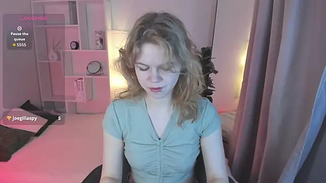 Snapshot of ElizabethVane chatting on April 25, 5:43 am ElizabethVane online show from April 25, 5:43 am