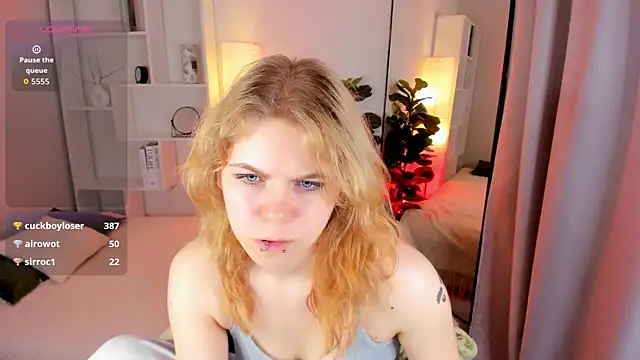 Snapshot of ElizabethVane chatting on May 5, 6:16 pm ElizabethVane online show from May 5, 6:16 pm
