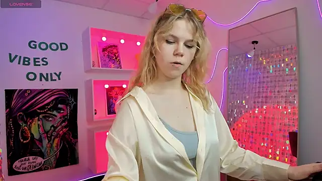 ElizabethVane online show from June 23, 5:27 am