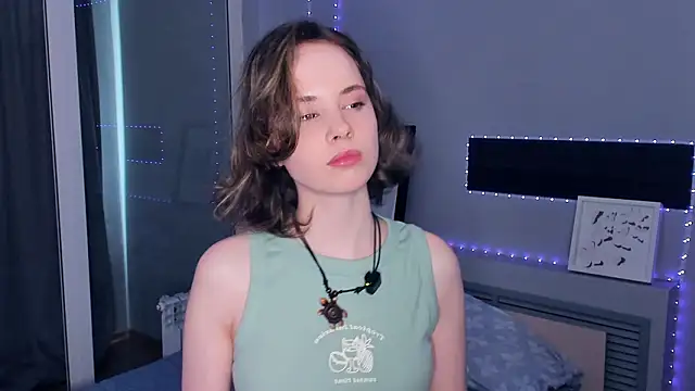 CrystaLeah online show from March 20, 8:08 am