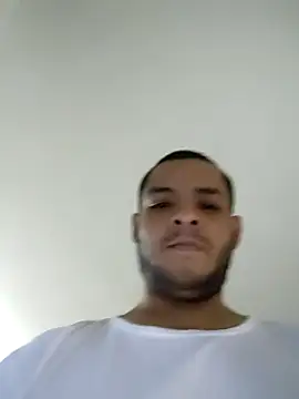 Snapshot of BronzedMask1 chatting on April 22, 12:24 am BronzedMask1 online show from April 22, 12:24 am