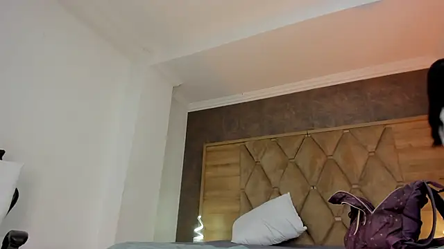 AlondraSoomer online show from May 11, 4:18 am