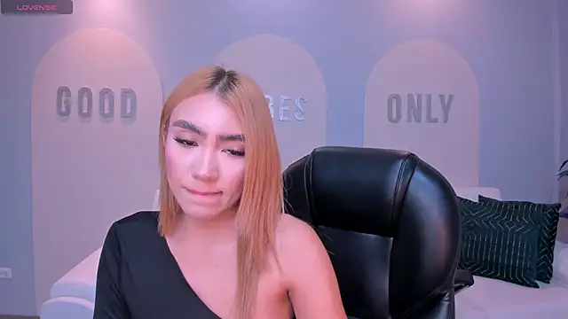 AlessiaMilanoX online show from April 23, 4:24 am