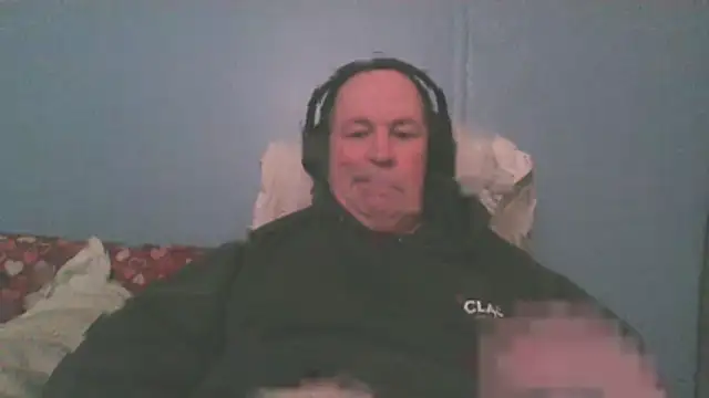 Snapshot of JayCuth chatting on March 16, 5:44 am JayCuth online show from March 16, 5:44 am