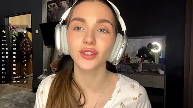 Veluxe online show from April 8, 3:01 pm