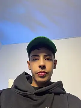 Snapshot of SebastianReed_ chatting on June 20, 4:04 am SebastianReed online show from June 20, 4:04 am