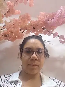 Snapshot of Aila_Phone chatting on May 20, 6:03 pm Aila Phone online show from May 20, 6:03 pm