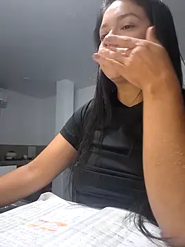 Snapshot of Aila_Phone chatting on May 21, 8:43 am Aila Phone online show from May 21, 8:43 am