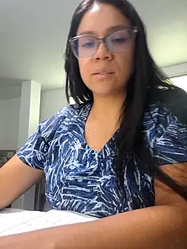 Snapshot of Aila_Phone chatting on May 31, 7:26 pm Aila Phone online show from May 31, 7:26 pm