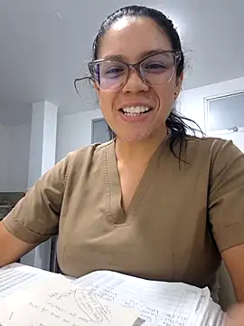 Snapshot of Aila_Phone chatting on June 3, 5:32 am Aila Phone online show from June 3, 5:32 am