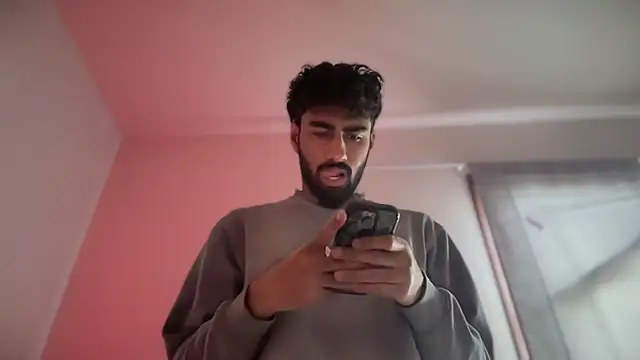 Snapshot of theuglyindianguy chatting on March 20, 5:40 pm theuglyindianguy online show from March 20, 5:40 pm