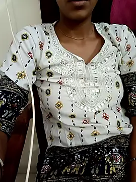Snapshot of aushi_rajput chatting on May 2, 3:44 am aushi rajput online show from May 2, 3:44 am
