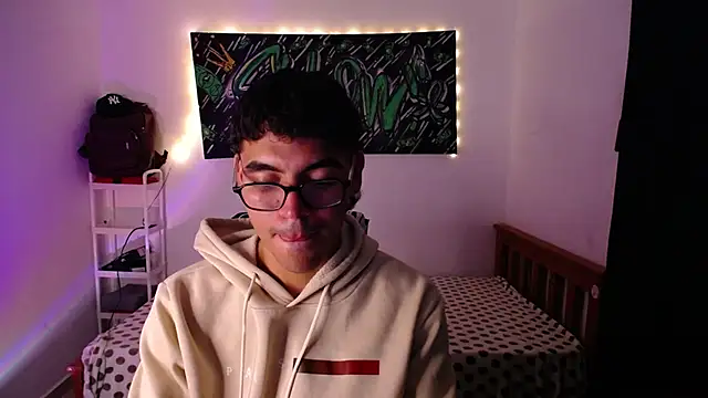 Snapshot of __TidalStormX chatting on March 21, 7:35 am TidalStormX online show from March 21, 7:35 am