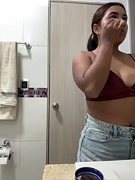 yuliana056 online show from April 7, 9:15 pm