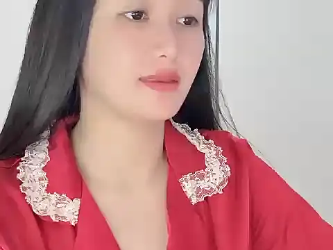 Snapshot of AmyLinee_1 chatting on May 5, 4:20 am AmyLinee 1 online show from May 5, 4:20 am