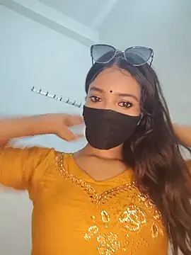 Snapshot of Candyy_crushh chatting on June 22, 8:17 pm Candyy crushh online show from June 22, 8:17 pm